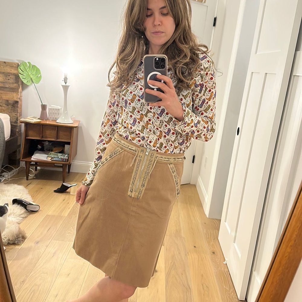 Vintage Y2K Chloé tan skirt with leather trim and metal rings